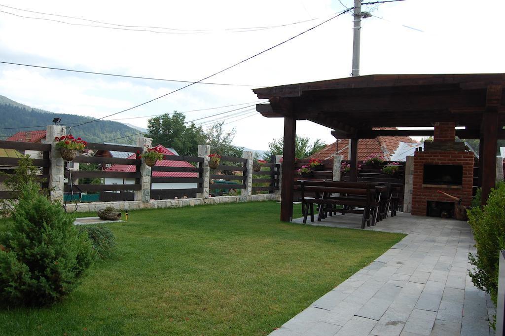 Hotel The Ghetto Buşteni Exterior foto